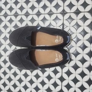 Tom's Woman's Black Canvas Sneakers